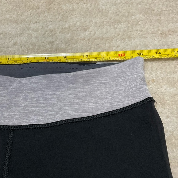 Lululemon Leggings Black and Grey Cropped With Ruffles Size 6 - Picture 7 of 7